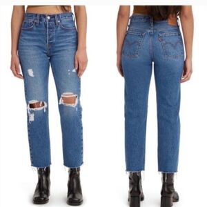 Levis Wedgie Straight Distress Jeans. Size 26